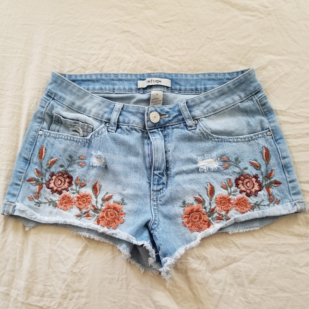 Refuge women's shorts size 6